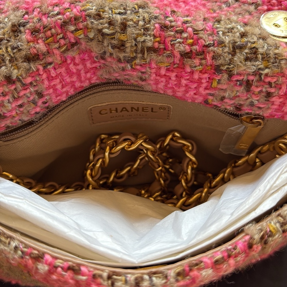 Chanel 22K pink beige tweed flap handbag with AGED hardware - Picture 3 of 13